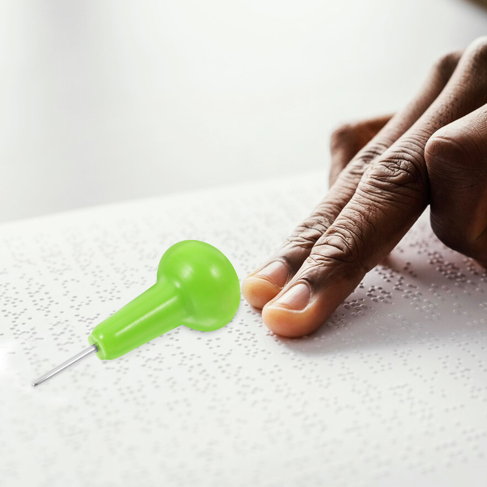 視覚障碍者向け学習用筆記具。緑色の携帯型点字ペン。触覚による - Writing Tools のレビューと価格